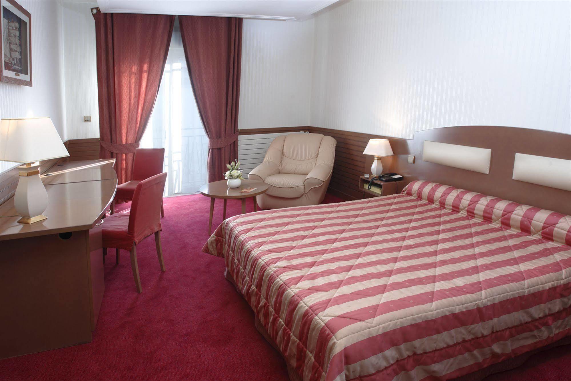 Hotel Le Berry Saint-Nazaire Kültér fotó